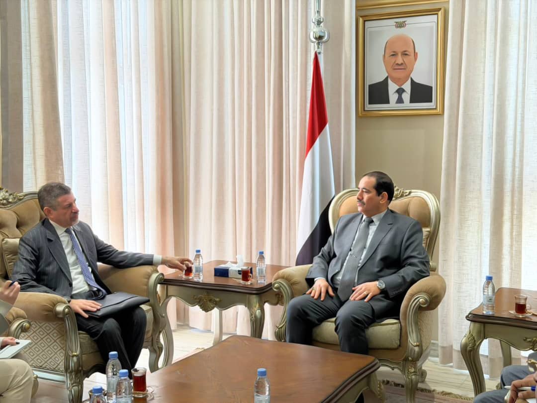 وزير الداخلية يبحث مع السفير الأمريكي تعزيز جهود مكافحة الإرهاب