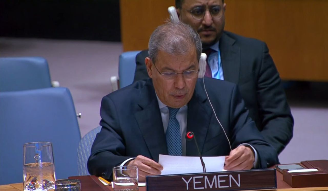 اليمن: السلام لا يزال ممكناً لكنه يتطلب شريكاً جاداً وعملية استلام المعسكرات مثلت ضرورة وطنية