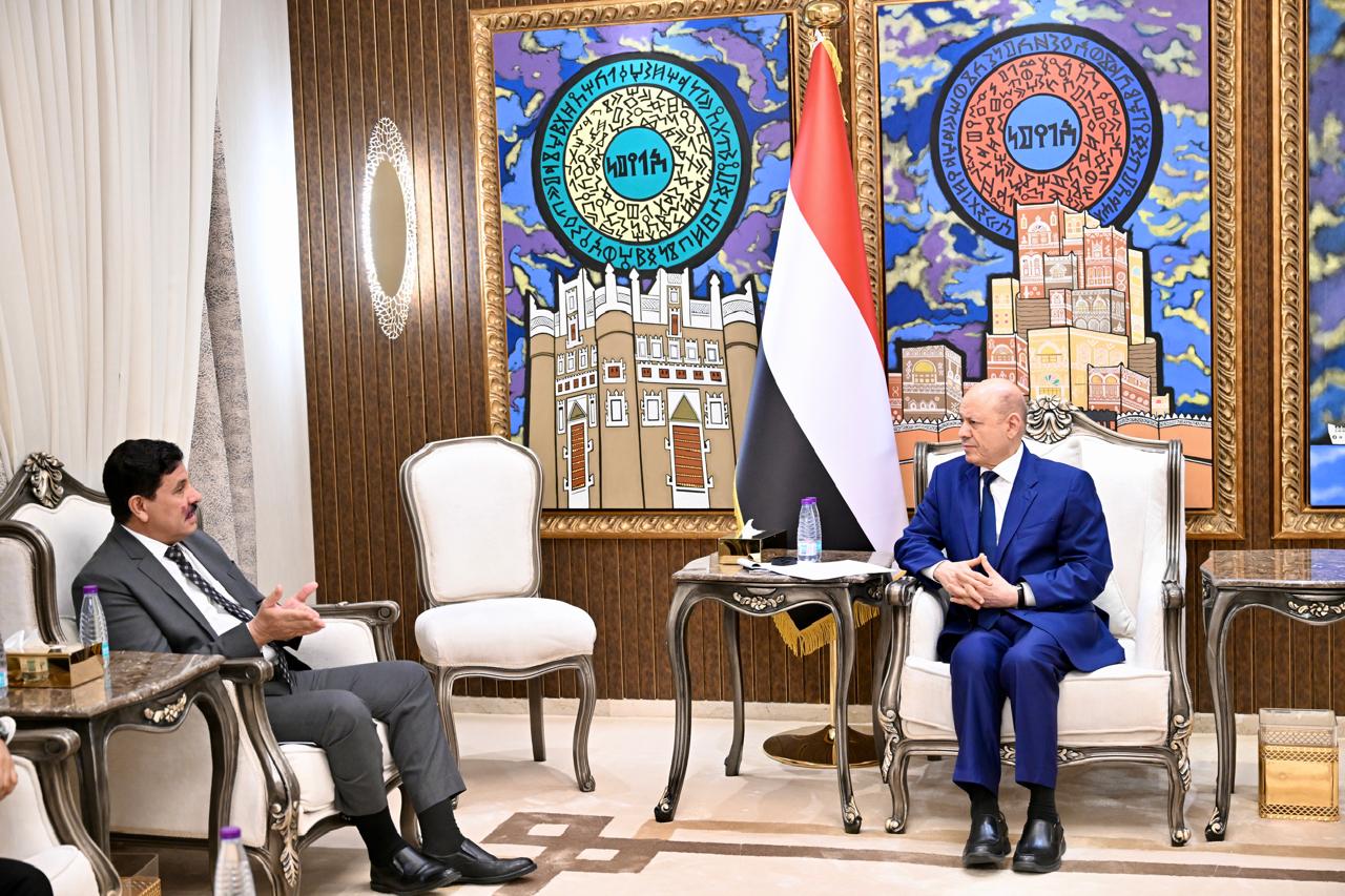 رئيس مجلس القيادة يؤكد مضي الدولة في تفكيك منظومة الإفلات من العقاب