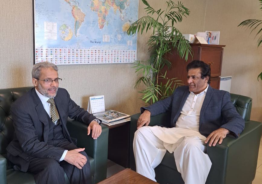 السفير العشبي يستعرض مع وكيل وزارة الخارجية الباكستانية تطورات الأوضاع في اليمن