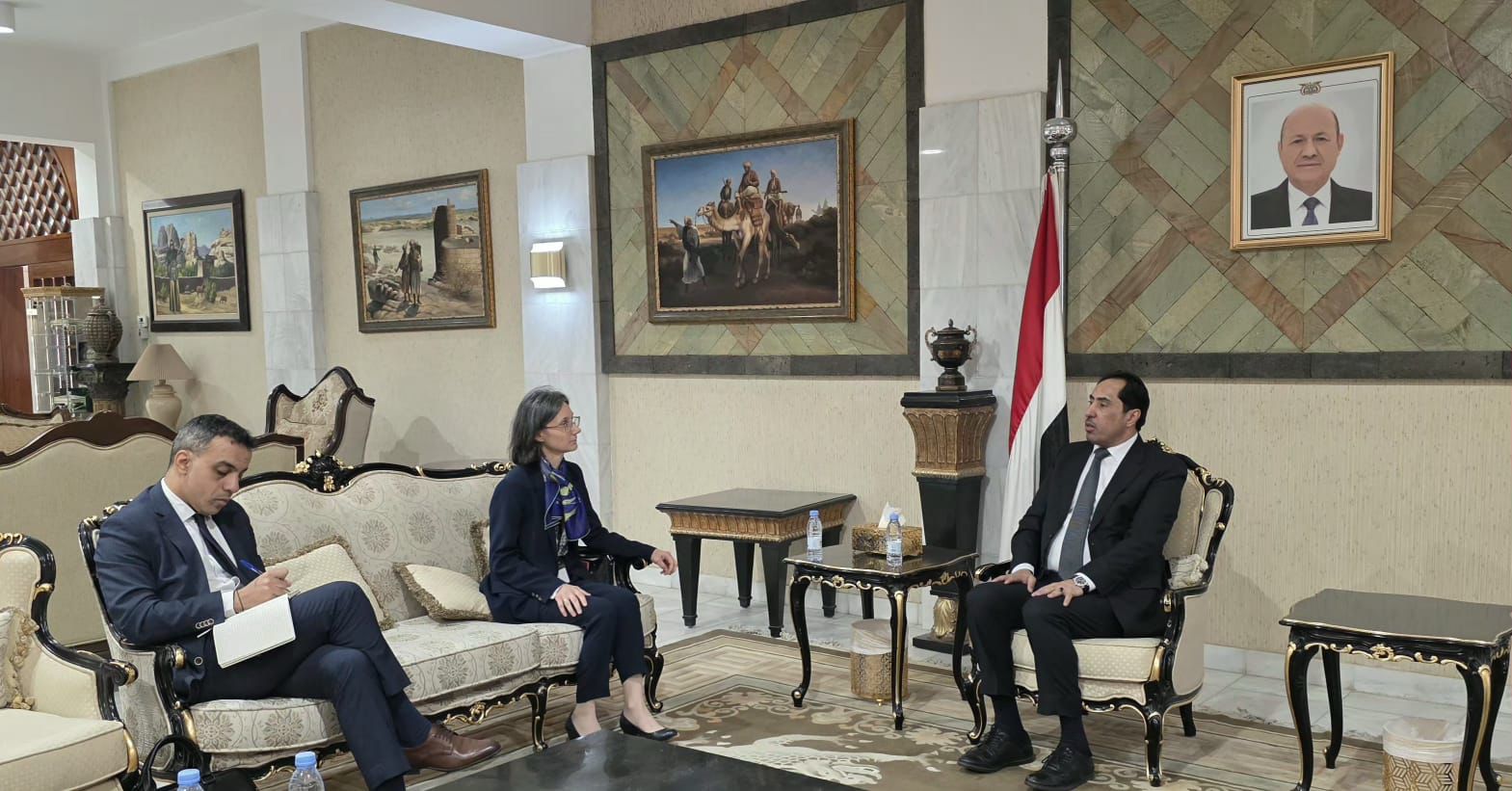 الوزير البكري يبحث مع سفيرة فرنسا دعم تمكين الشباب