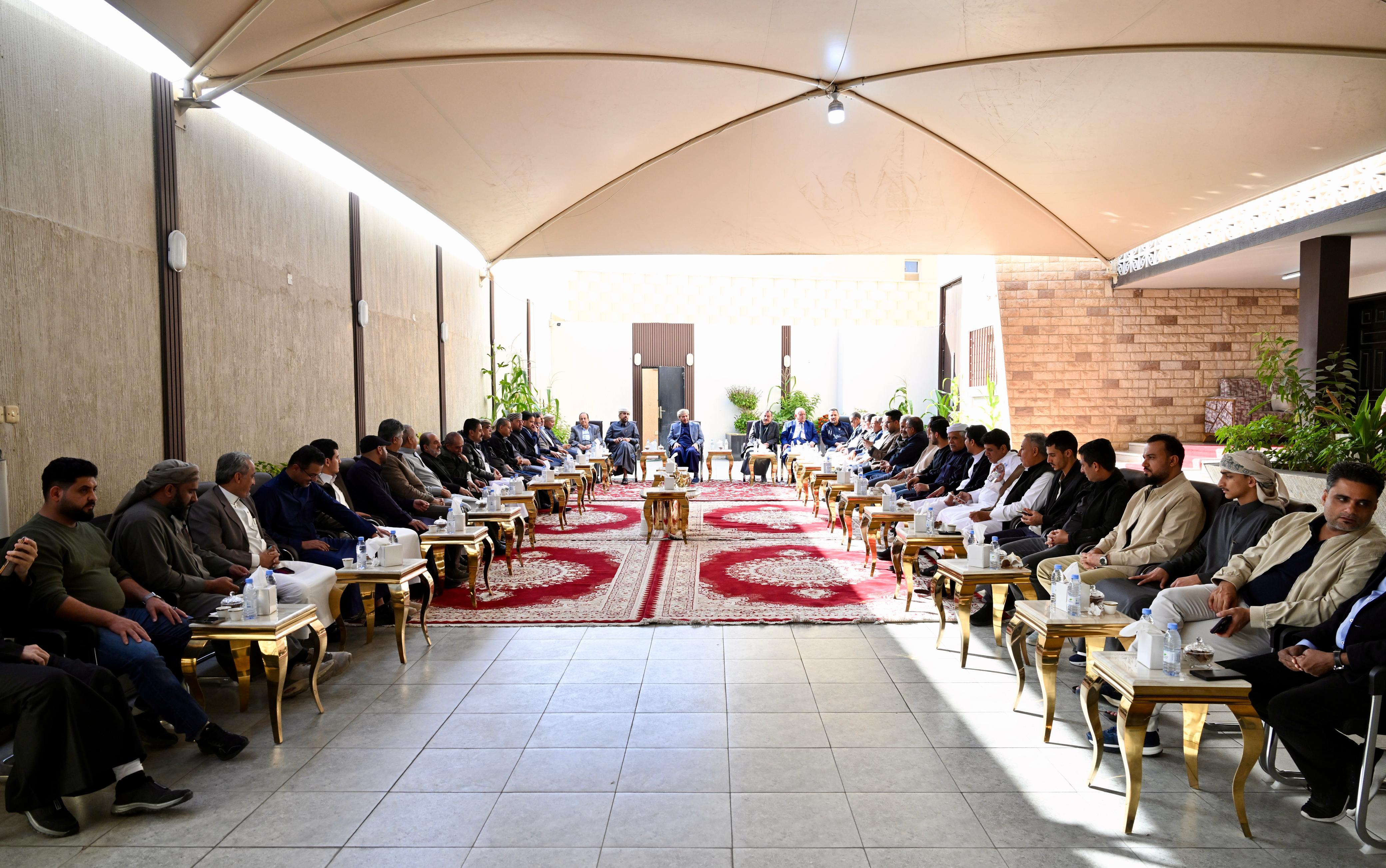 عضو مجلس القيادة الرئاسي الدكتور عبدالله العليمي يستقبل عددًا من القيادات الجنوبية