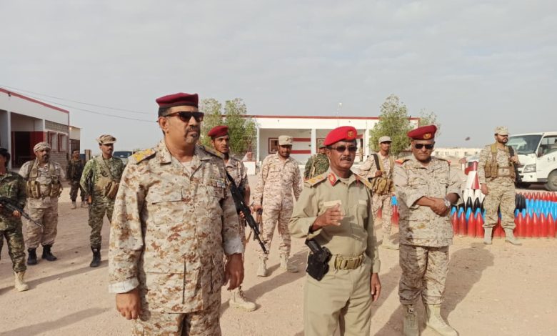 أركان المنطقة العسكرية الثانية يتفقد لواء الريان وشعبة الهندسة العسكرية ويشيد بجاهزيتهما