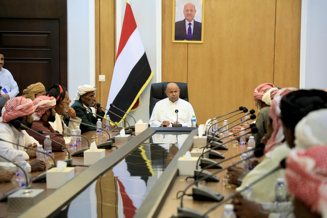 عضو مجلس القيادة محافظ حضرموت يؤكد اهتمام السلطة المحلية بالمديريات الصحراوية