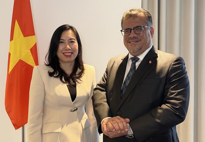 السفير باحميد يطلع نائبة وزير الخارجية الفيتنامية على تطورات الأوضاع في اليمن