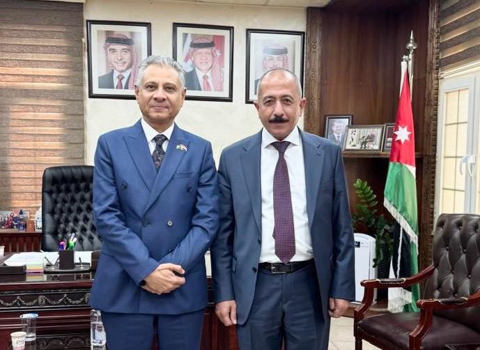 السفير فقيرة يبحث مع مسؤول أردني سبل تعزيز وتطوير العلاقات الثنائية