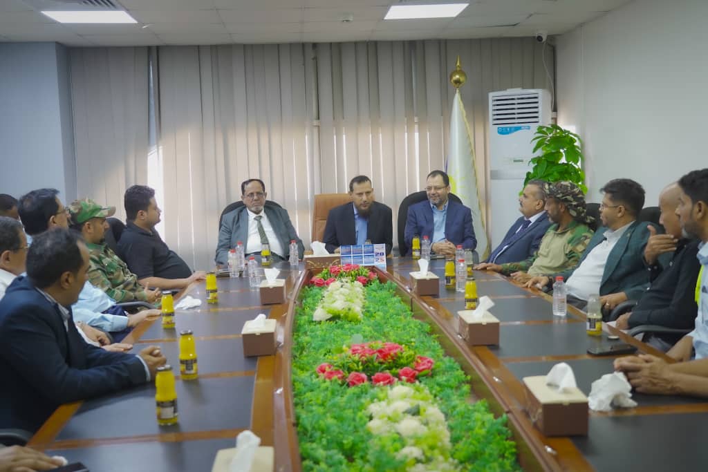 وزير الدولة محافظ عدن يطلع على سير العمل بمطار عدن الدولي ويشيد بالدعم السعودي