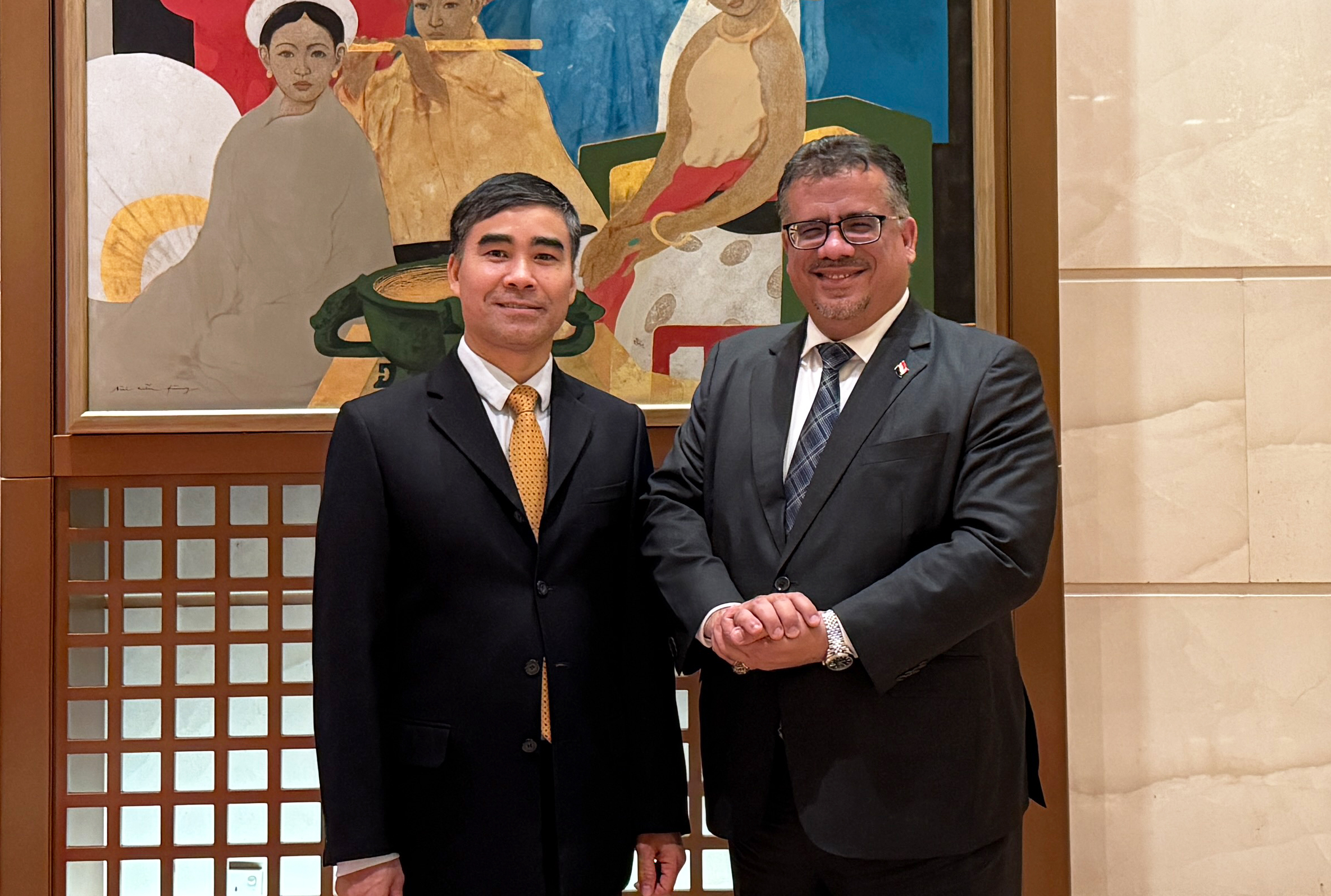 السفير باحميد يبحث مع مسؤول في الخارجية الفيتنامية مستجدات الأوضاع في اليمن