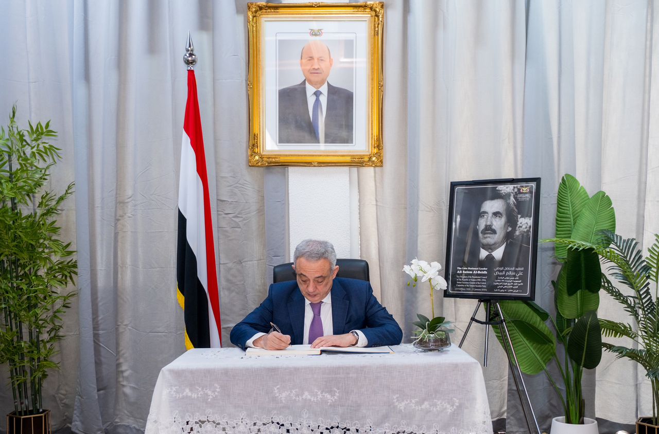 سفراء وممثلي البعثات الدبلوماسية لدى ماليزيا يقدمون واجب العزاء بوفاة المناضل علي سالم البيض