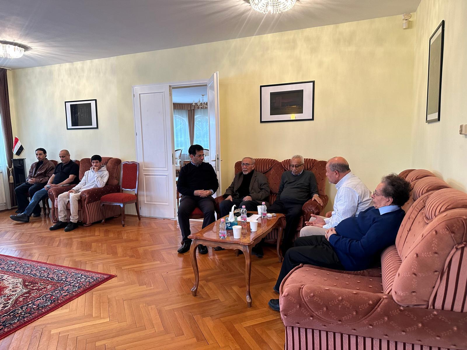 السفارة اليمنية في بودابست تستقبل المعزّين بوفاة المناضل الكبير علي سالم البيض.