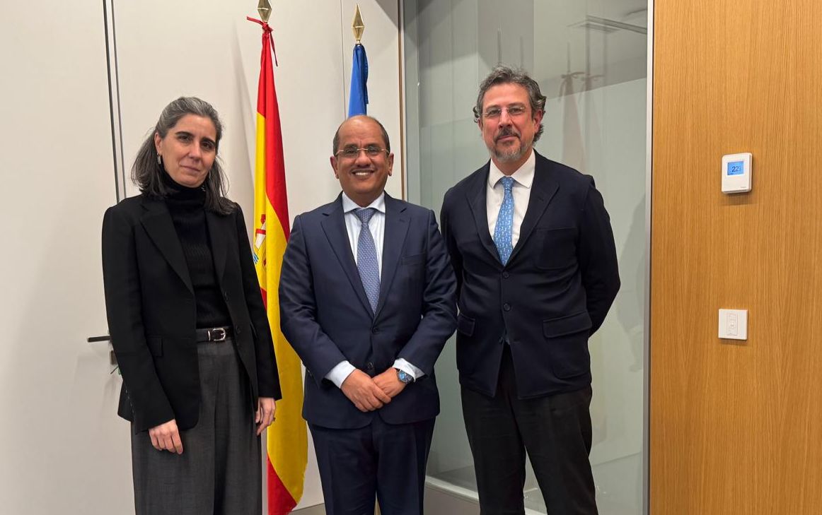 سفير اليمن يبحث مع مسؤول إسباني سبل تطوير العلاقات الثنائية بين البلدين