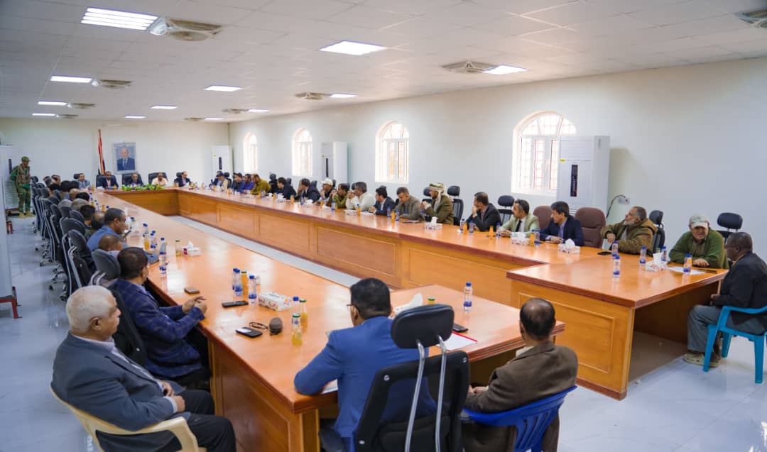 تنفيذي شبوة يؤكد التزامه بتنفيذ توجيهات رئيس مجلس القيادة الرئاسي