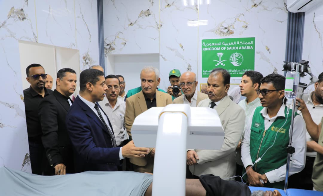 وكيل محافظة حضرموت يفتتح وحدة تفتيت الحصوات بالموجات التصادمية (ESWL)