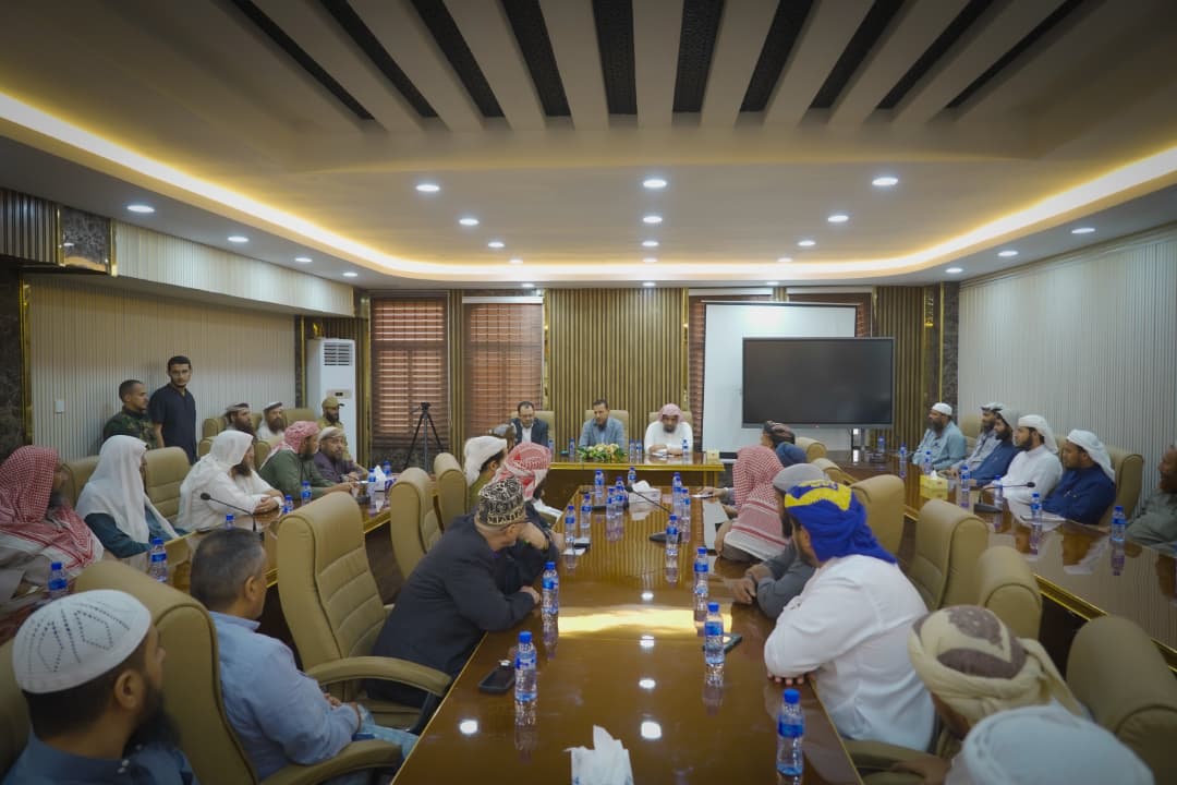 محافظ عدن يؤكد أهمية ترشيد الخطاب الديني وتعزيز ثقافة التسامح والسلام