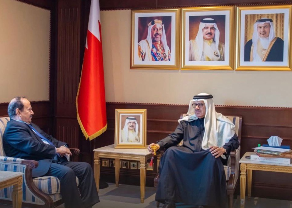 السفير الأحمدي يناقش مع وزير الخارجية البحريني تطورات الأوضاع في اليمن