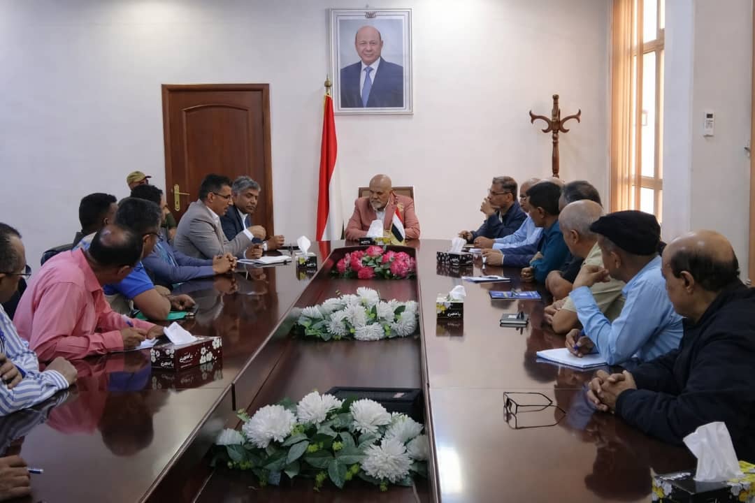 محافظ تعز يبحث مع برنامج الغذاء العالمي آلية اعتماد وتوزيع السلال الغذائية