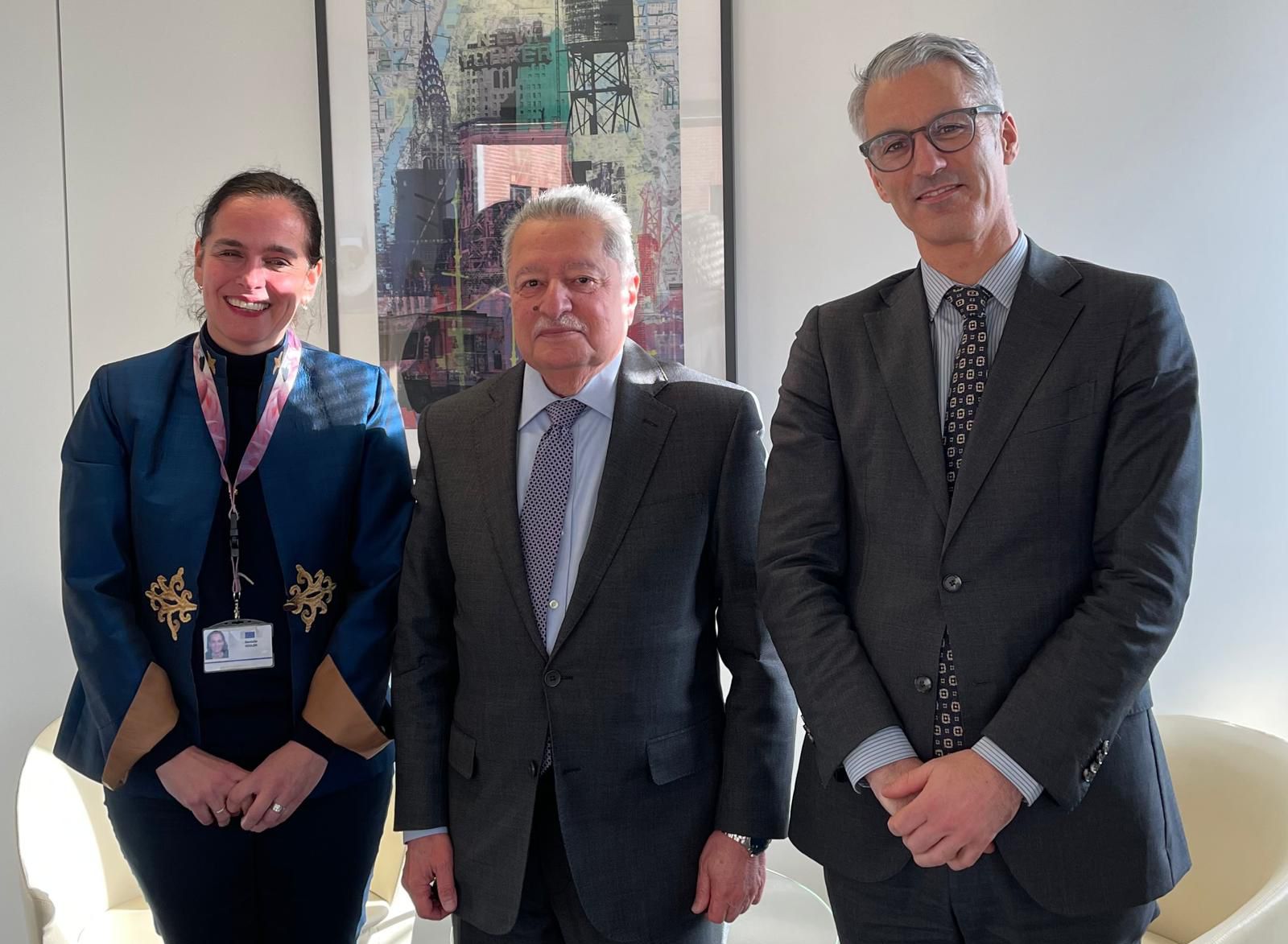 السفير محمد طه يبحث مع مسؤولين أوروبيين تعزيز العلاقات الثنائية وتطورات الأوضاع في اليمن