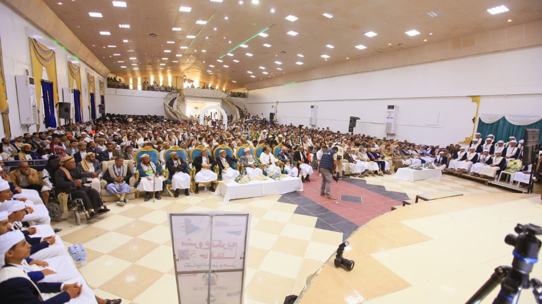 وكيلا وزارة الأوقاف ومحافظة مأرب يكرّمان 55 حافظاً ومجازاً في القرآن الكريم