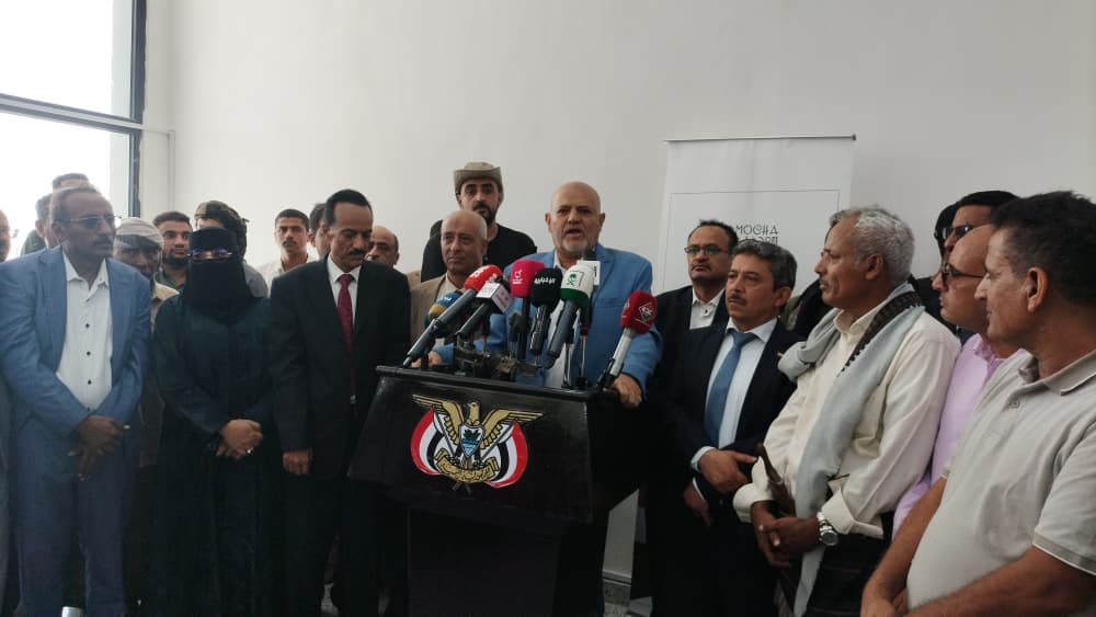 محافظ تعز يدشن أول رحلة لطيران الخطوط الجوية اليمنية من مطار المخا الدولي