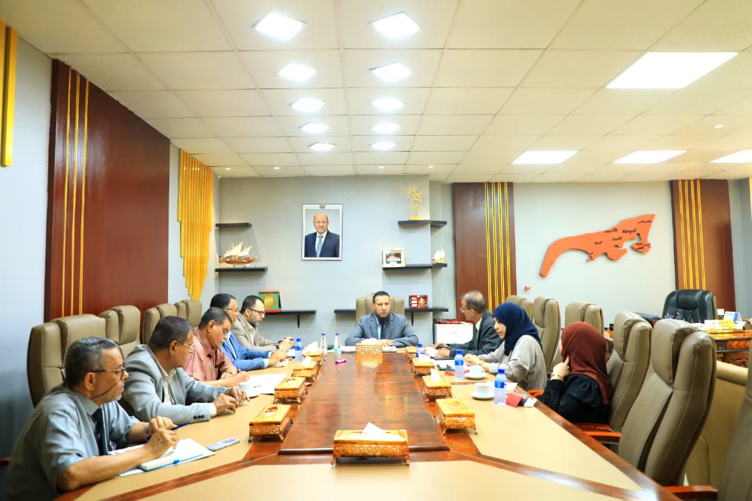 وزير الدولة محافظة عدن يؤكد أهمية تفعيل العمل المدني لخدمة المجتمع المحلي