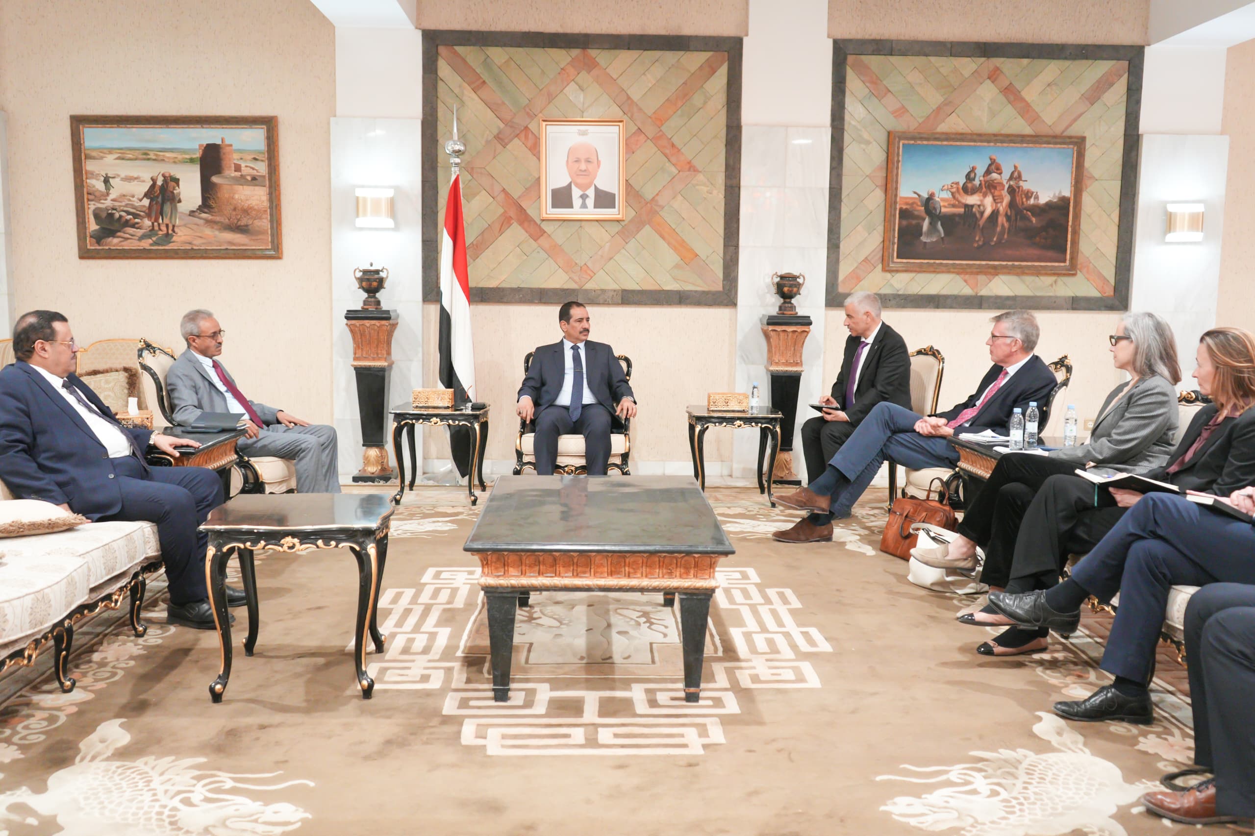 وزير الداخلية يلتقي مع فريق مكتب المبعوث الأممي