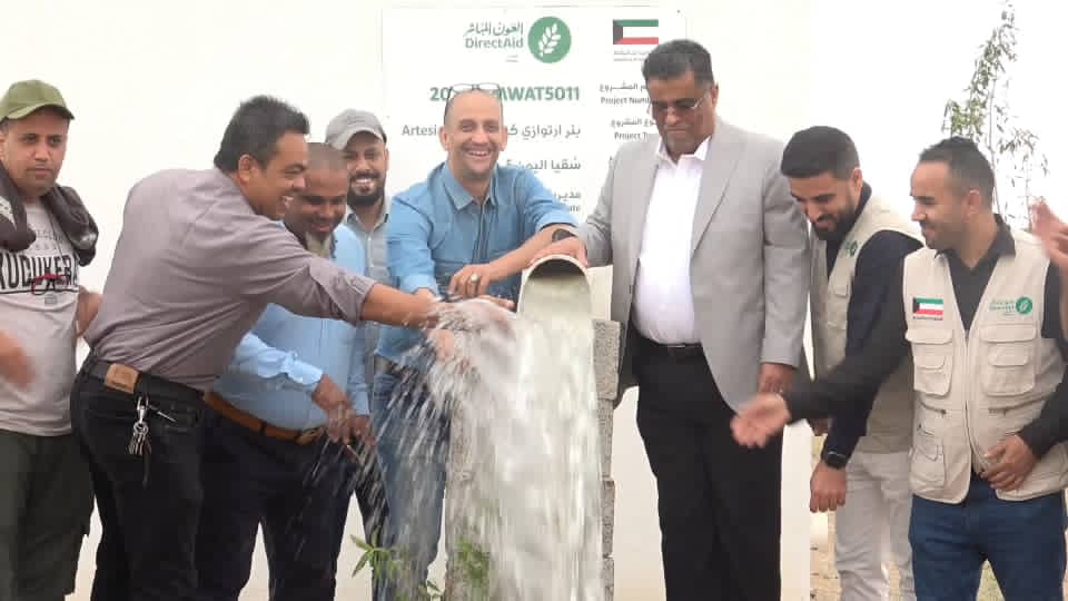 وكيل أول محافظة عدن ومدير مؤسسة المياه يدشنان الضخ التجريبي لستة آبار ارتوازية في بئر أحمد