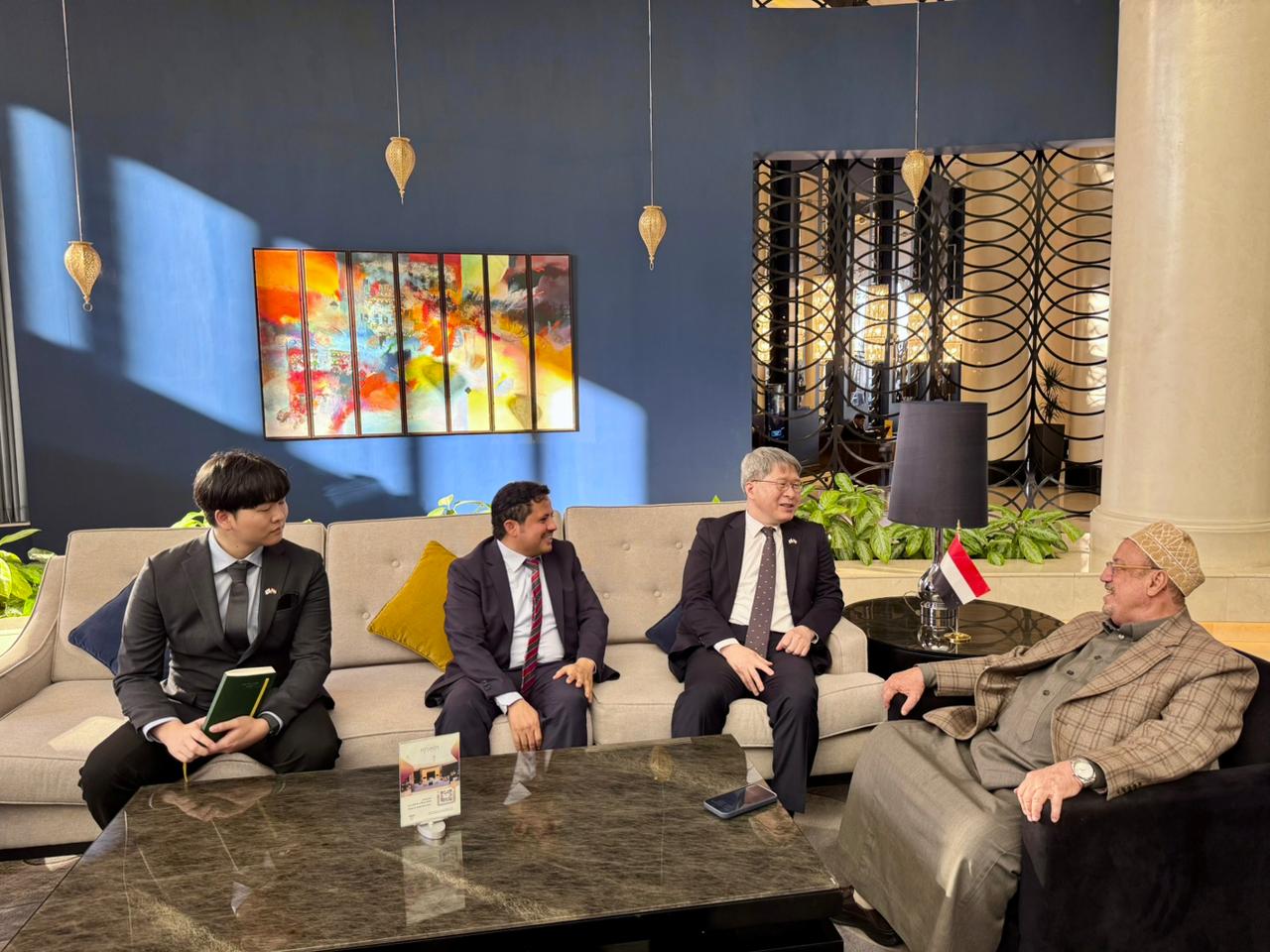 رئيس مجلس النواب يناقش مع السفير الكوري مستوى الدعم الإنساني والتنموي المقدم لليمن