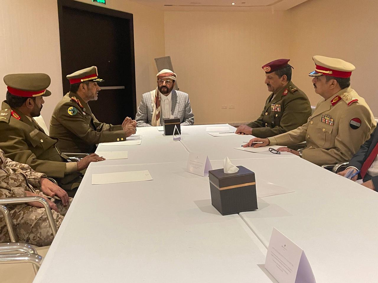 العرادة يلتقي رئيس هيئة الأركان والقيادات العسكرية المشاركة في معرض الدفاع العالمي 2026