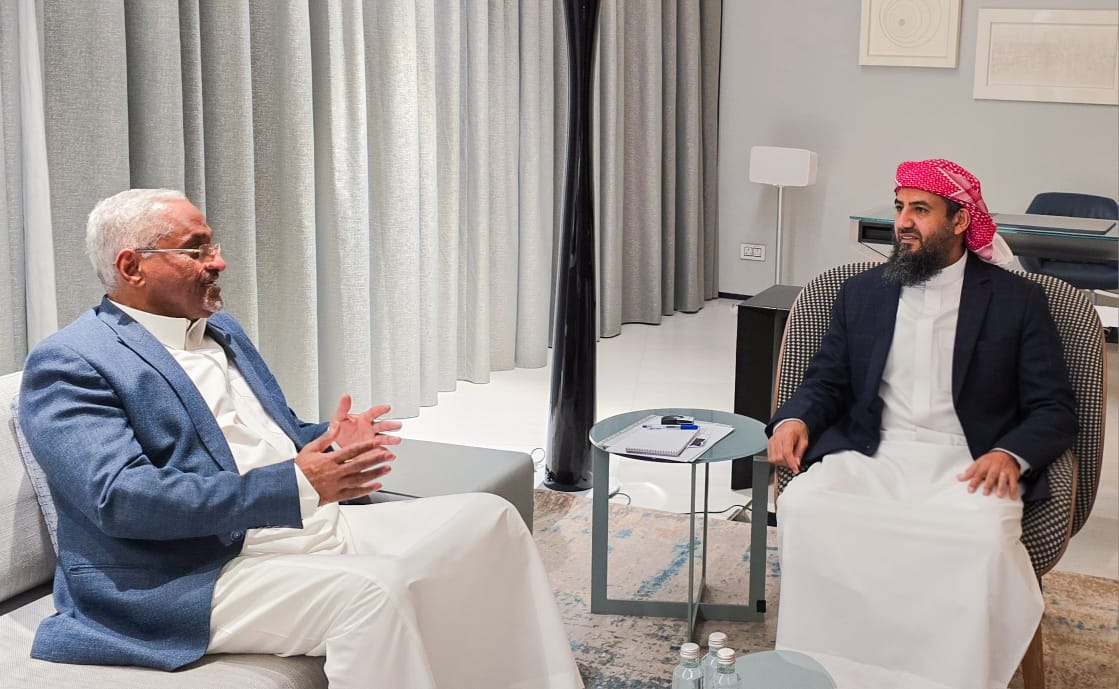 عضو مجلس القيادة المحرّمي يطلع على خطط تعزيز أداء السلطات المحلية وتحسين الخدمات