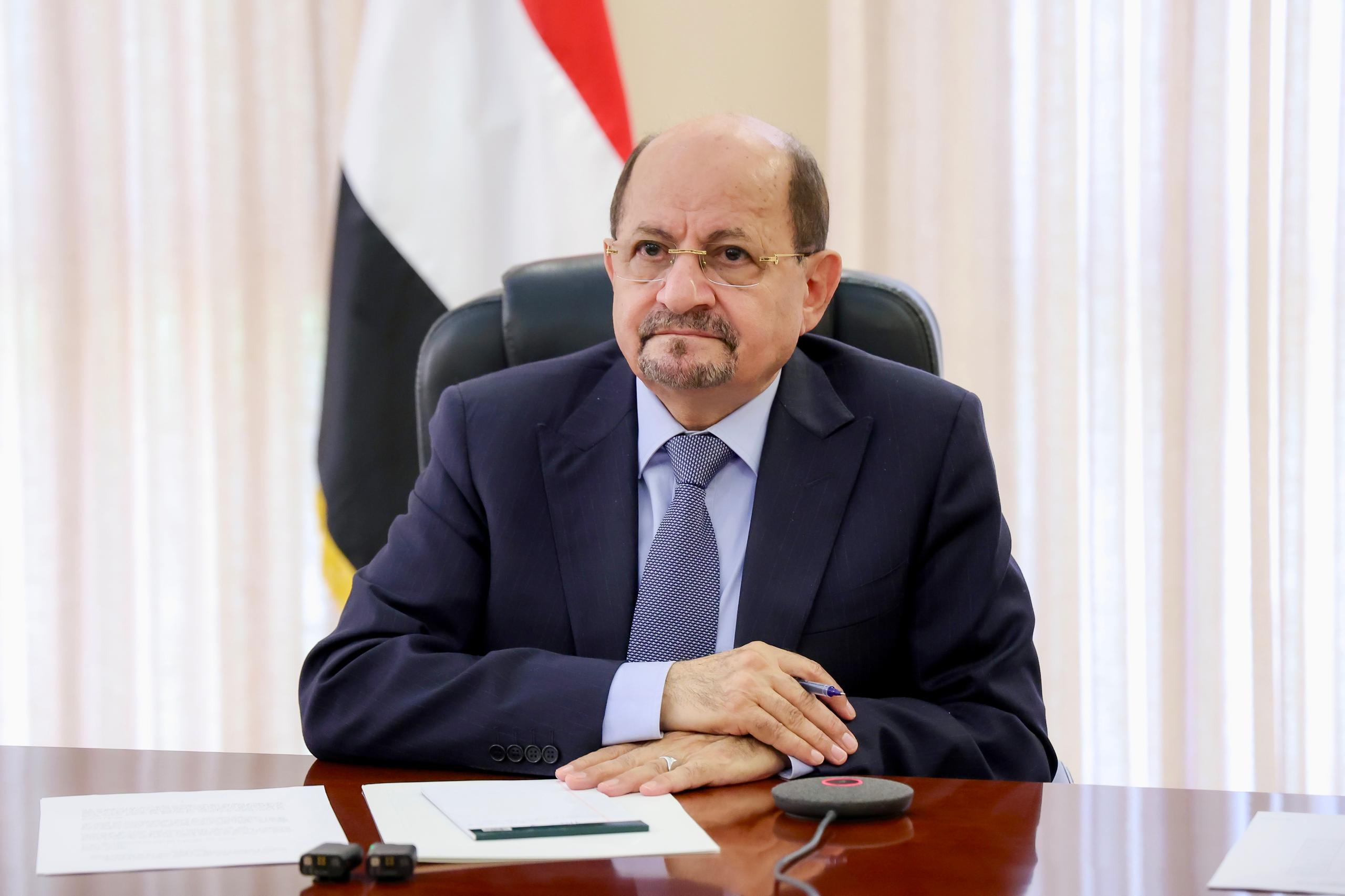 رئيس الوزراء يؤكد "أمام مجموعة شركاء اليمن" مضي الحكومة الجديدة في إعادة ترتيب الوضع