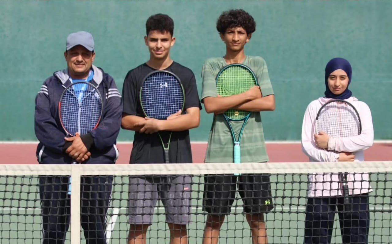 ناشئو اليمن يتأهلون إلى نصف نهائي زوجي بطولة غرب ووسط آسيا للتنس في البحرين