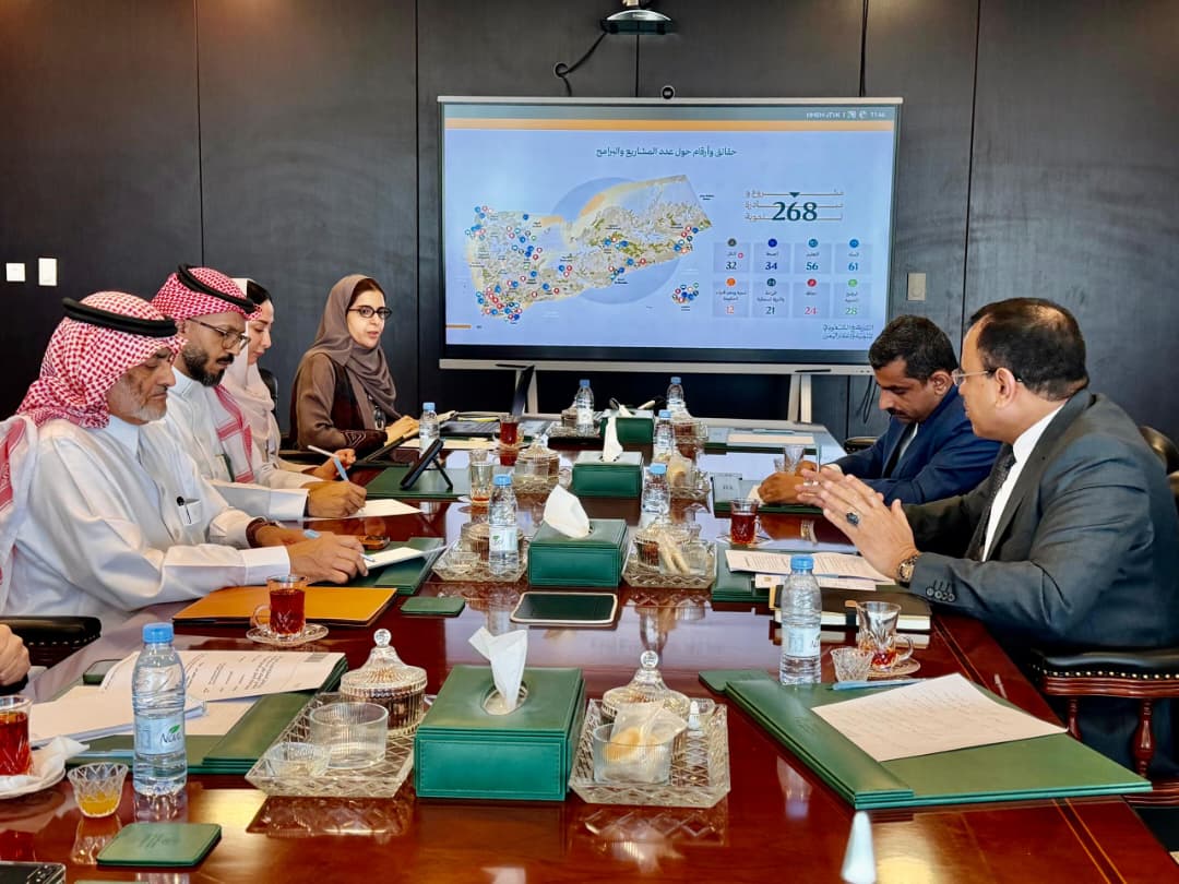 الوزير السقطري يبحث مع البرنامج السعودي يبحث تعزيز التعاون في المجالين الزراعي والسمكي