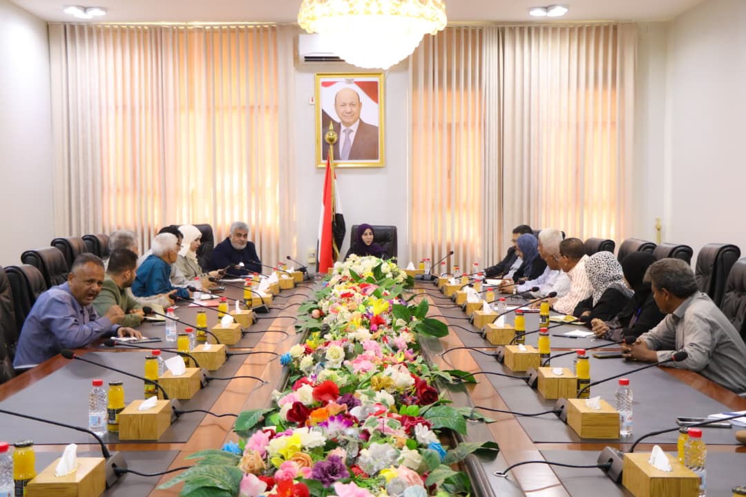 وزيرة التخطيط تترأس اجتماعاً موسعاً بعدن لمناقشة تعزيز الأداء المؤسسي بالوزارة