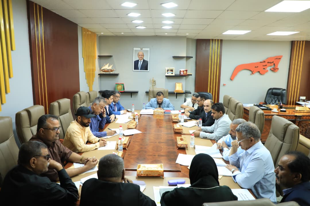 وزير الدولة محافظ عدن يناقش مقترح البرنامج الاستثماري للمحافظة للعام 2026