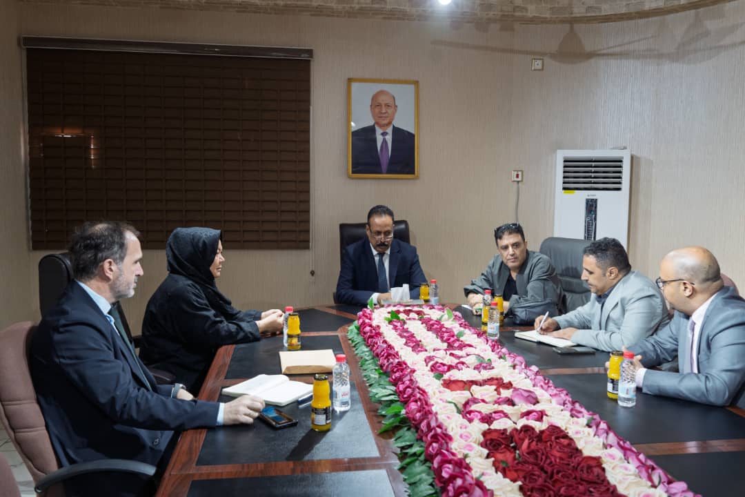 وزير الاشغال يبحث مع ممثل مكتب الـ (UNOPS) سبل تعزيز التعاون في مشاريع صيانة الطرق