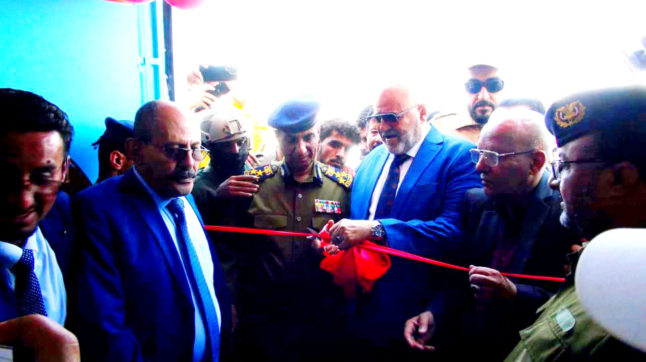 محافظ تعز يفتتح مركز الإصدار الآلي لترقيم المركبات