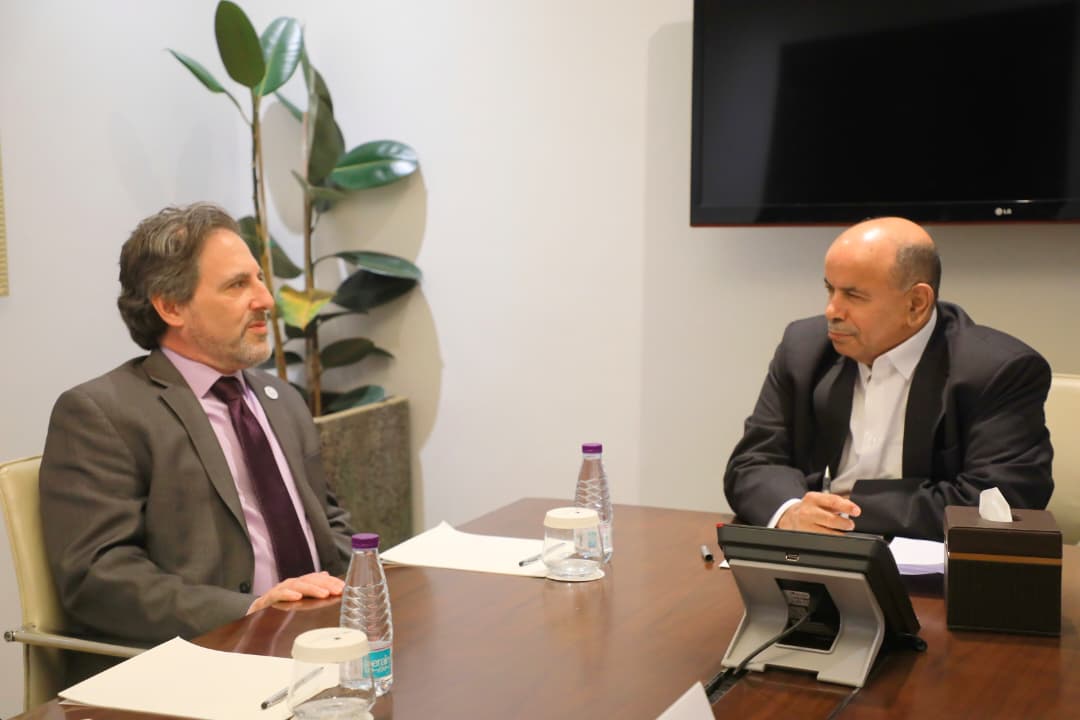 عضو مجلس القيادة الخنبشي يبحث مع المعهد الديمقراطي جهود تعزيز مسارات التنمية وبناء القدرات