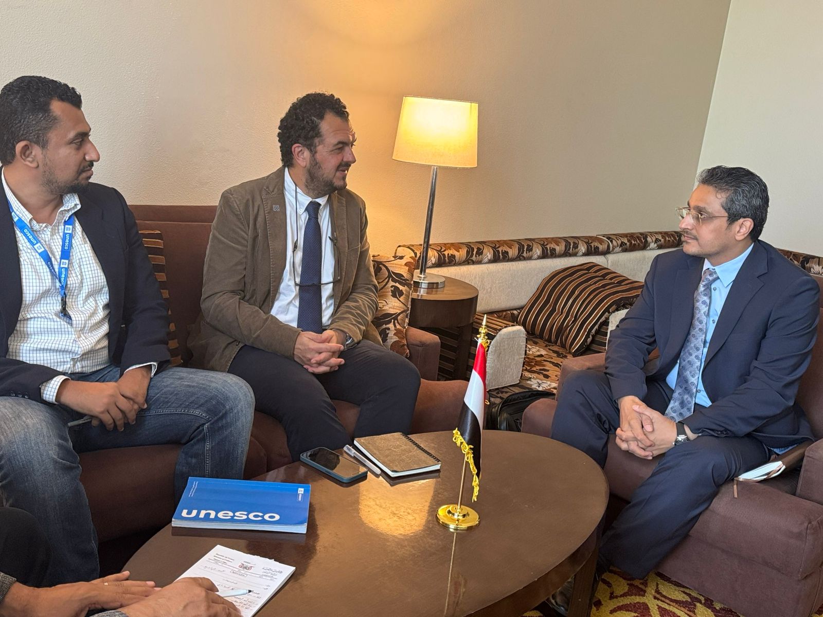 وزير الثقافة والسياحة يبحث مع مدير مشاريع (اليونسكو) تعزيز الشراكة لحماية التراث