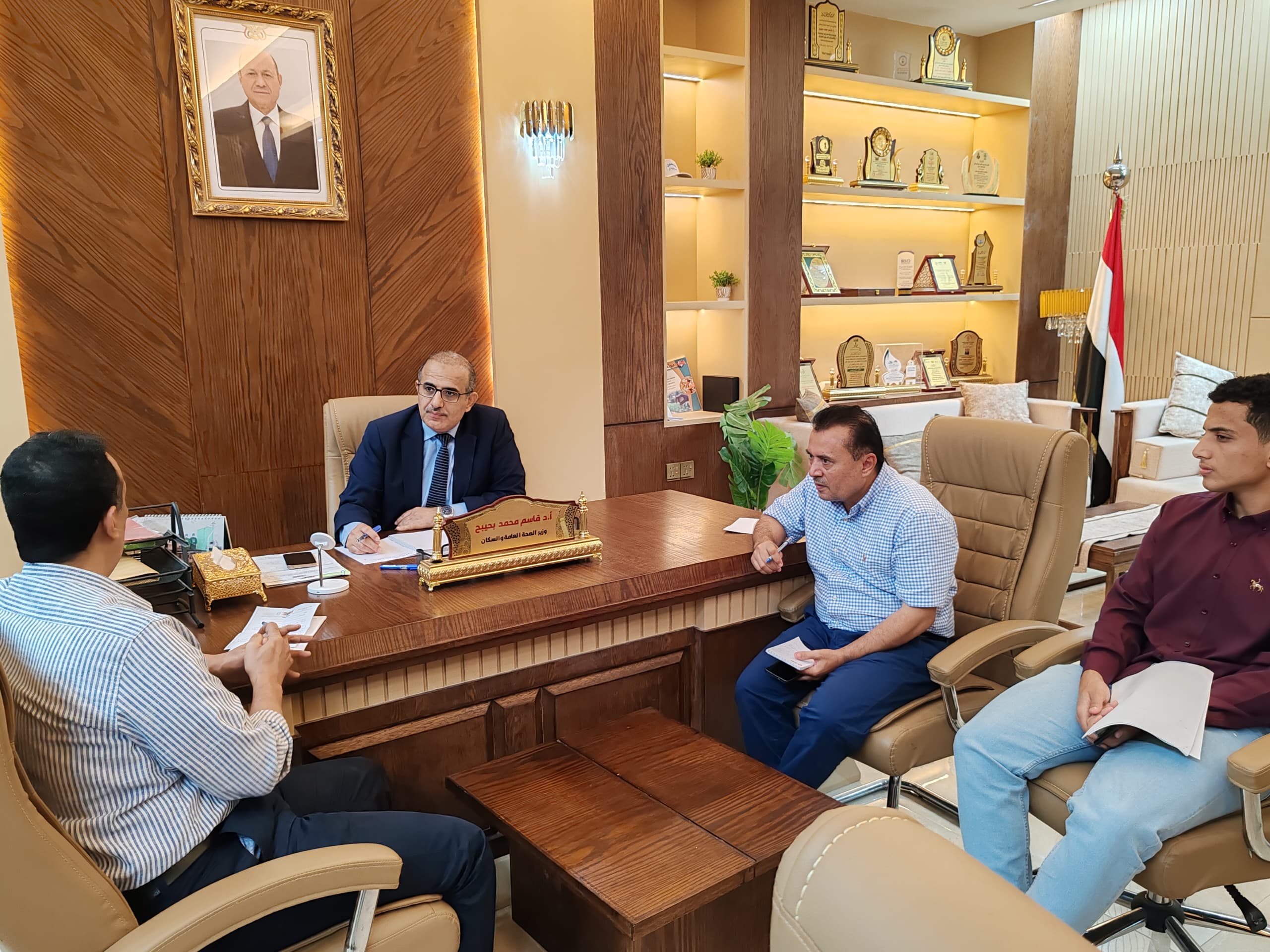 وزير الصحة يطّلع على الأوضاع الصحية بمحافظة عدن