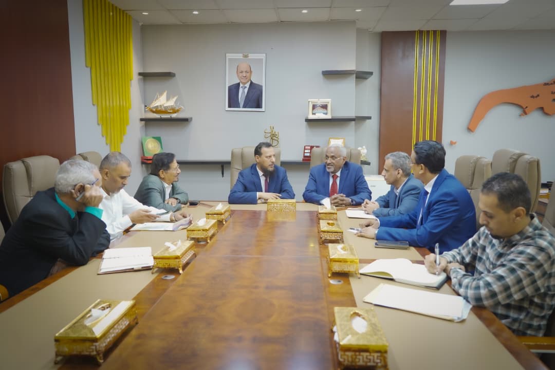 باسلمة وشيخ يناقشان تعزيز كفاءة العمل الإداري وتمكين السلطة المحلية بعدن