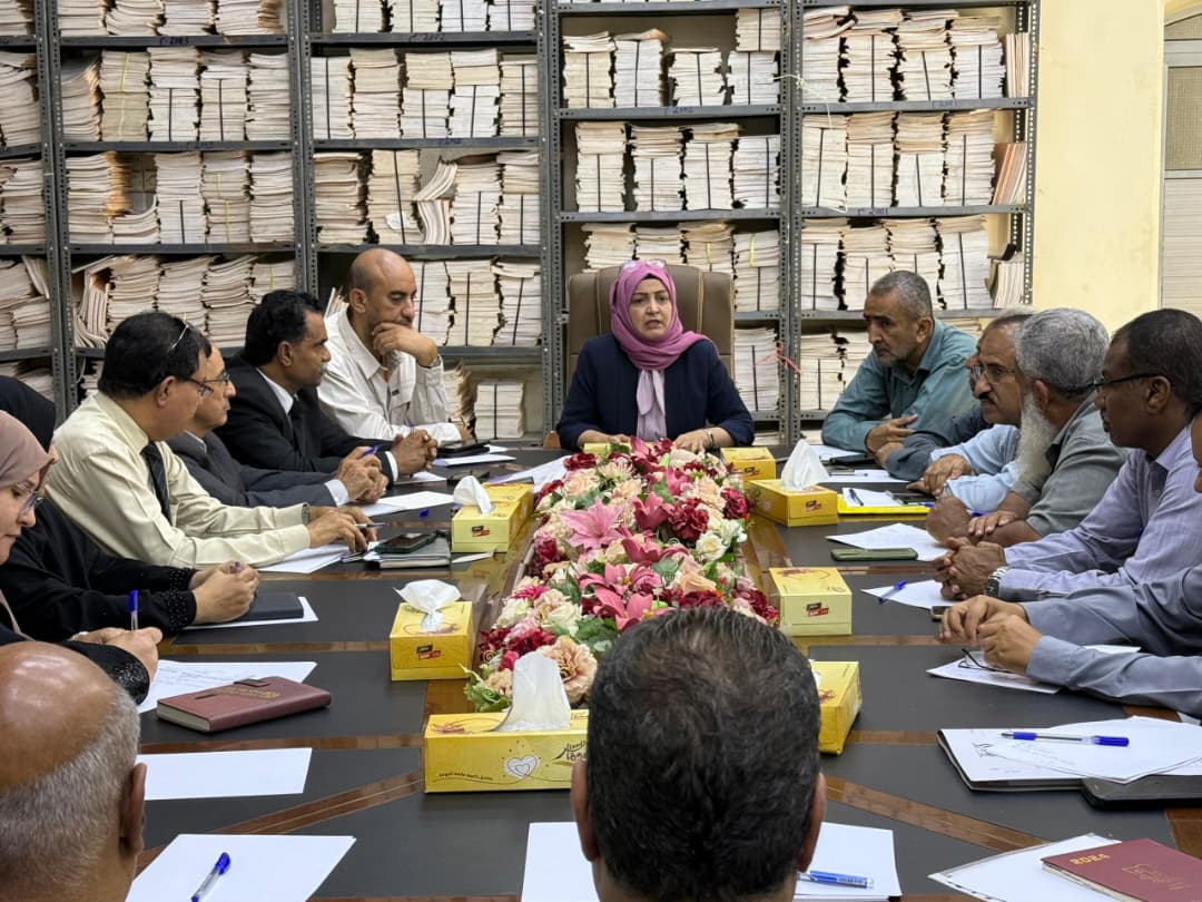 وزيرة الشؤون القانونية تترأس اجتماعاً لمناقشة آليات تسريع إنجاز قضايا الدولة وحماية المال العام