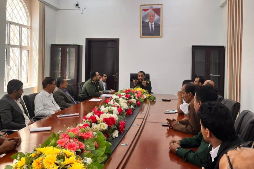 اللواء النسي يرأس اجتماعاً موسعاً لمدراء عموم مصلحة الهجرة والجوازات في عدن