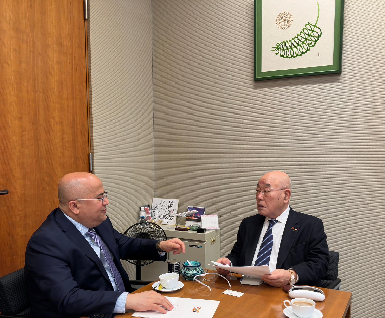 السفير السنيني يلتقي المستشار الخاص لرئيس وزراء اليابان