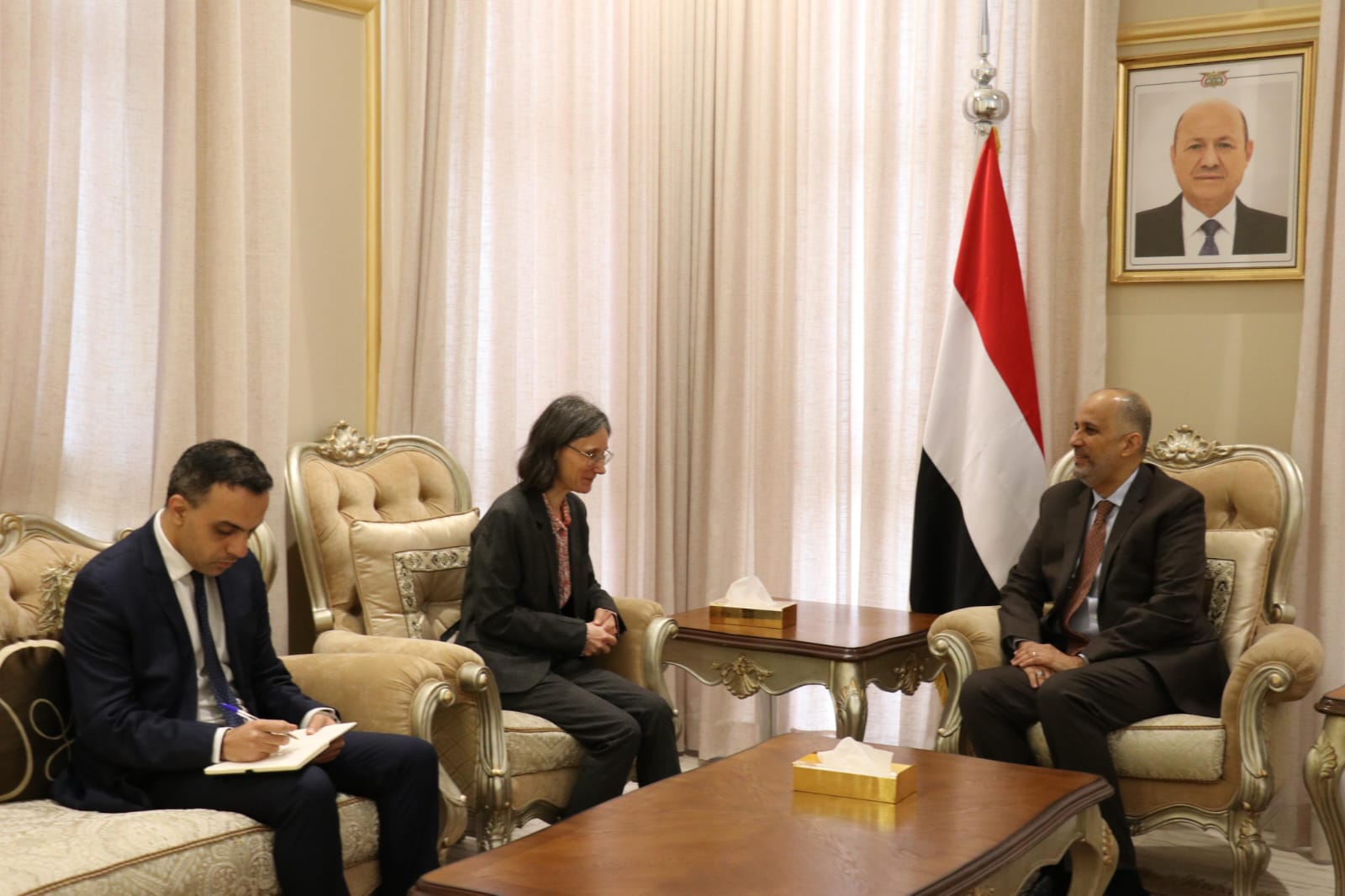 وزير المالية يبحث مع السفيرة الفرنسية تعزيز التعاون الاقتصادي والتنموي