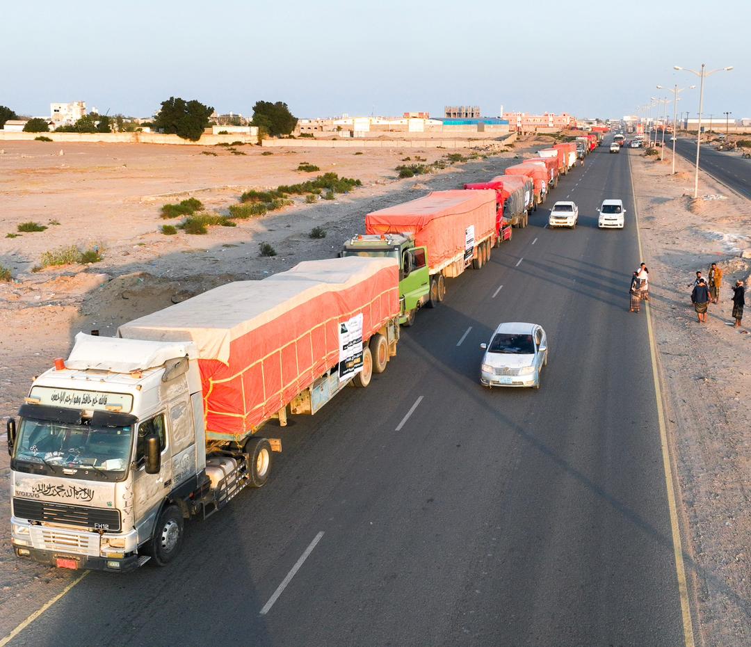 تدشين توزيع اكثر من 17 الف سلة غذائية لمنتسبي التربية والتعليم في عدن بدعم سعودي