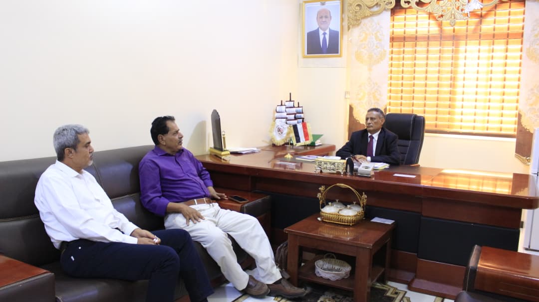 اجتماع بعدن يناقش تطوير العملية التعليمية في الجامعات والارتقاء بمخرجاتها