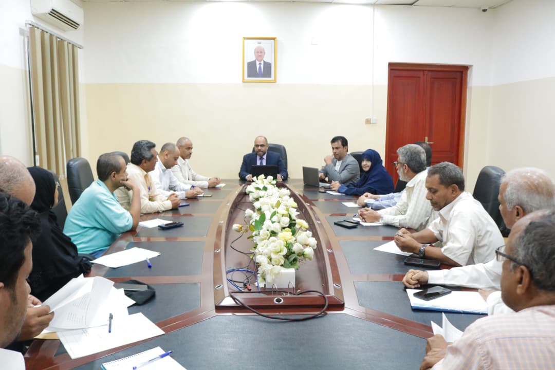 وزير الاتصالات يشدد على ضرورة تكثيف العمل لبناء شبكة اتصالات وطنية قوية وآمنة