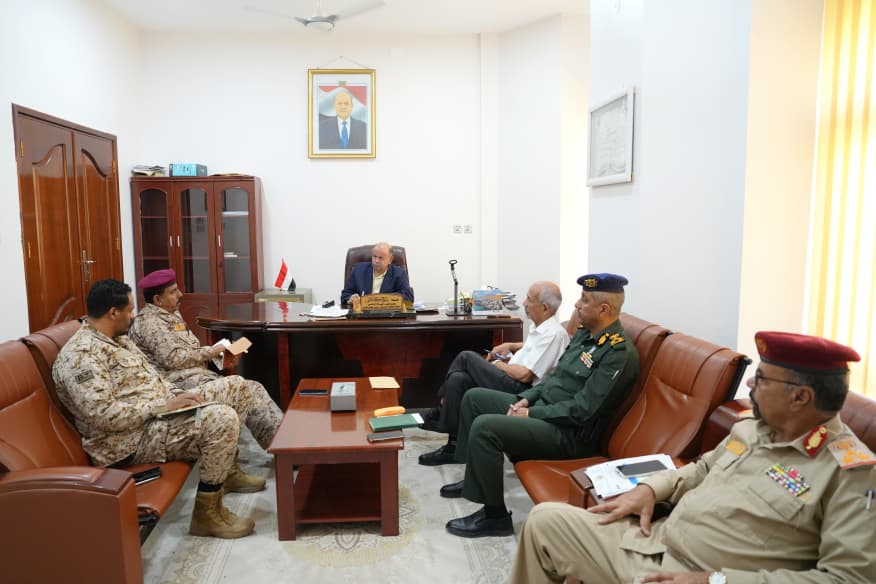 عضو مجلس القيادة سالم الخنبشي يترأس اجتماعاً للجنة الأمنية بمحافظة حضرموت