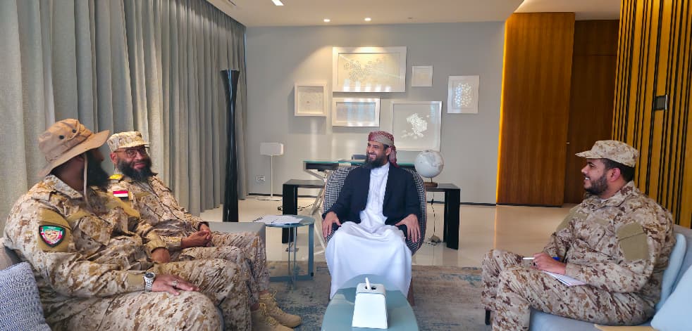 عضو مجلس القيادة المحرّمي يطلع على الأوضاع العسكرية والأمنية في المنطقة العسكرية الأولى