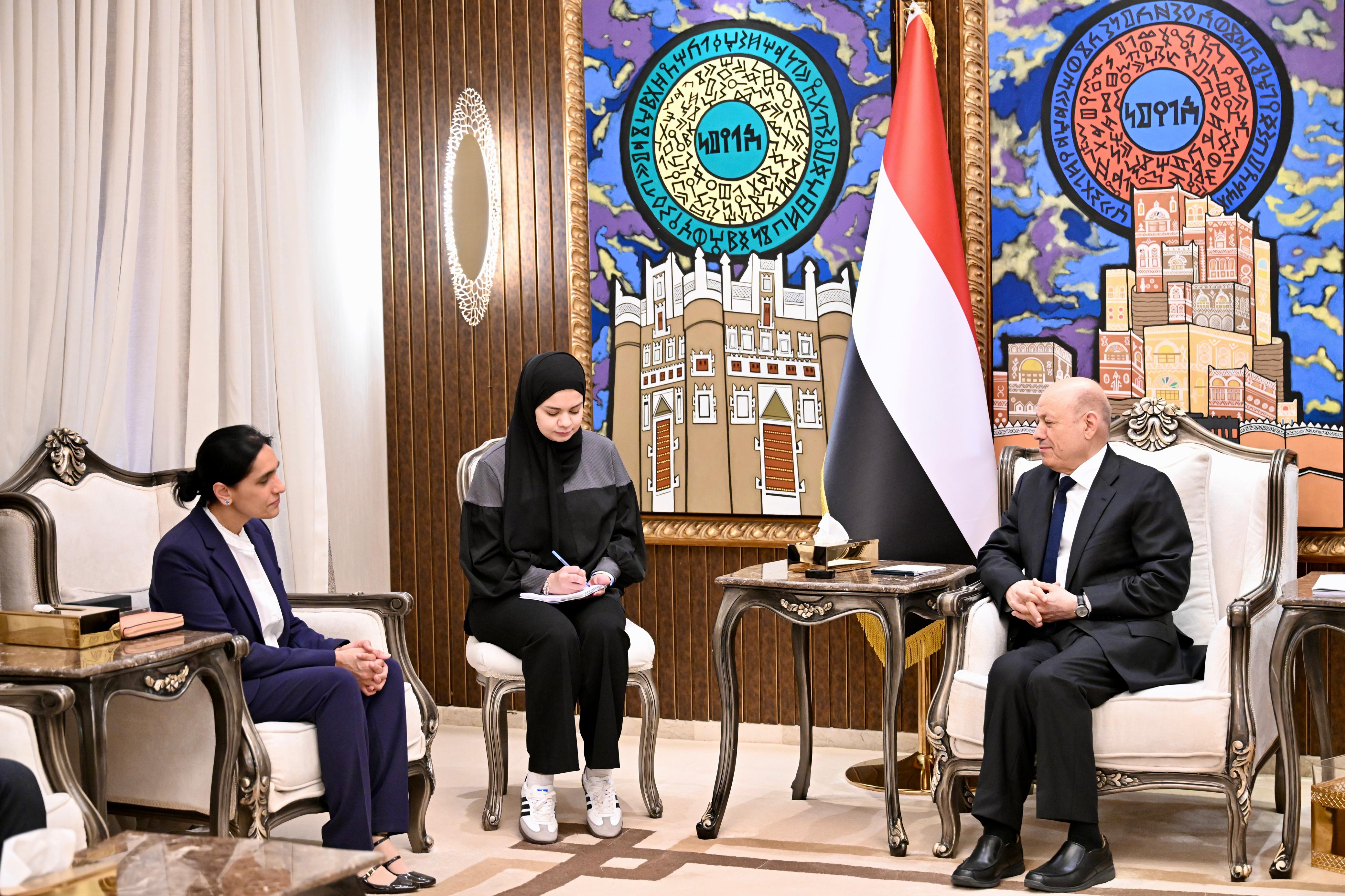 رئيس مجلس القيادة: استقرار المنطقة مرهون بردع النظام الإيراني ومليشياته المسلحة